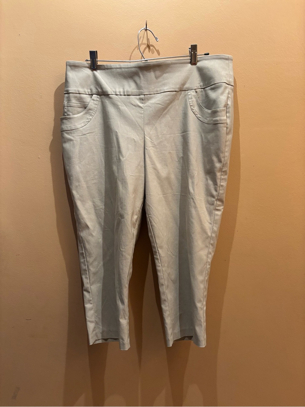 Tribal Fashion "Flatten It" Pull-On Capris size 14